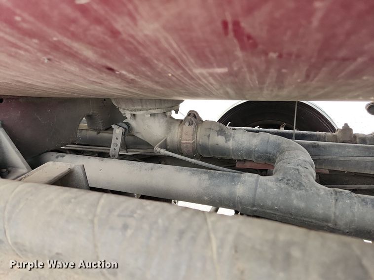 image for item MW9759 1997 Kenworth T2000  tank truck