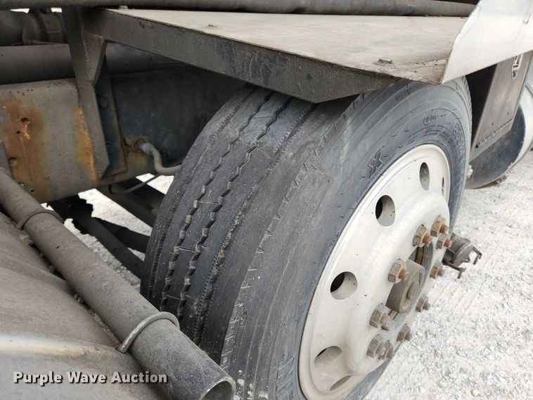 image for item MW9759 1997 Kenworth T2000  tank truck