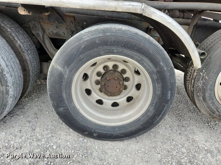 image for item MW9759 1997 Kenworth T2000  tank truck