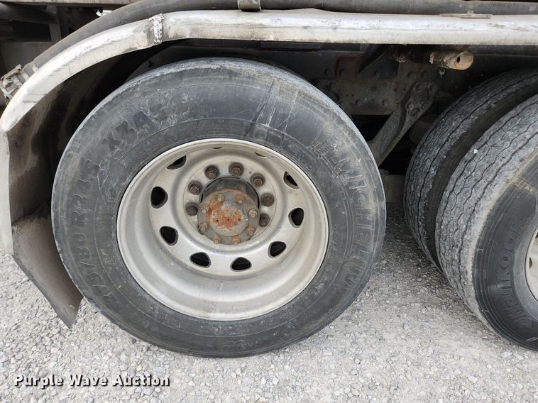 image for item MW9759 1997 Kenworth T2000  tank truck