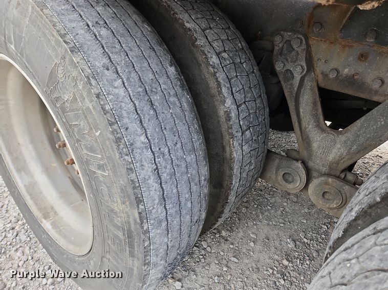 image for item MW9759 1997 Kenworth T2000  tank truck