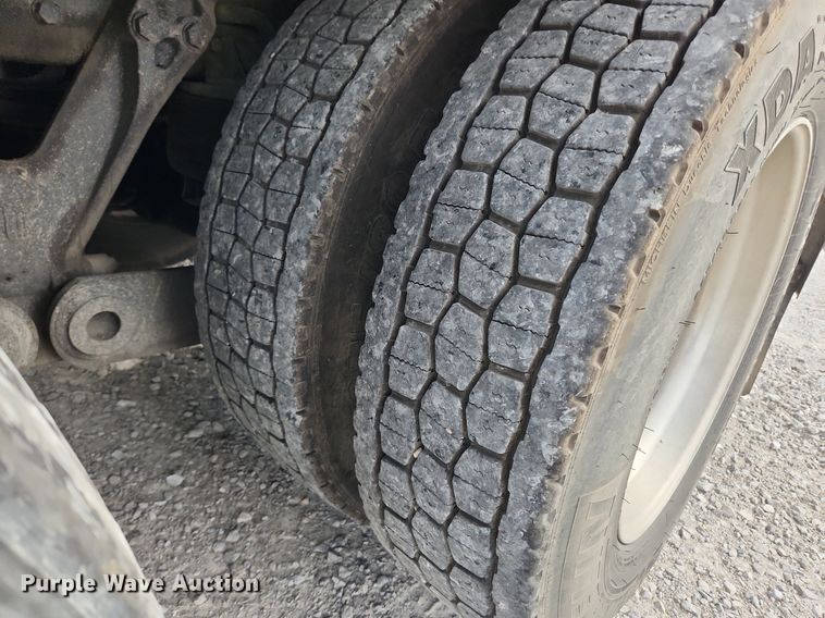 image for item MW9759 1997 Kenworth T2000  tank truck