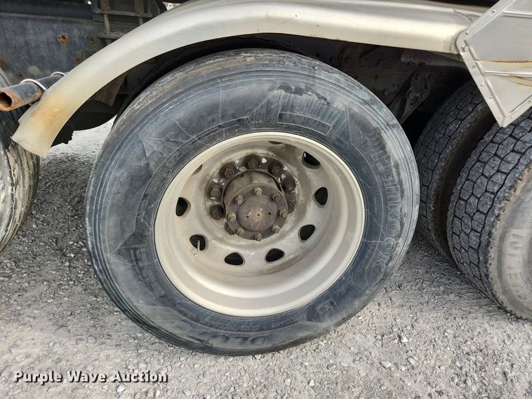 image for item MW9759 1997 Kenworth T2000  tank truck