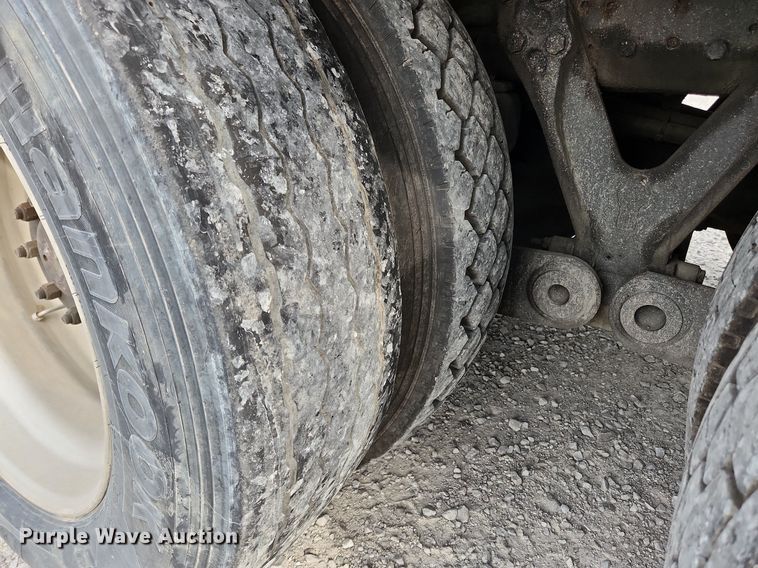 image for item MW9759 1997 Kenworth T2000  tank truck