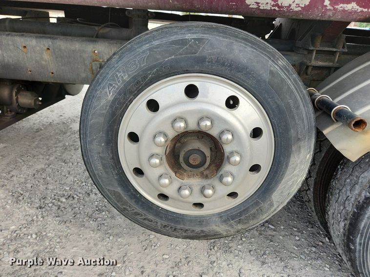 image for item MW9759 1997 Kenworth T2000  tank truck