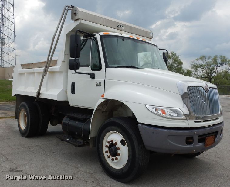 image for item DK1791 2005 International 4400  dump truck