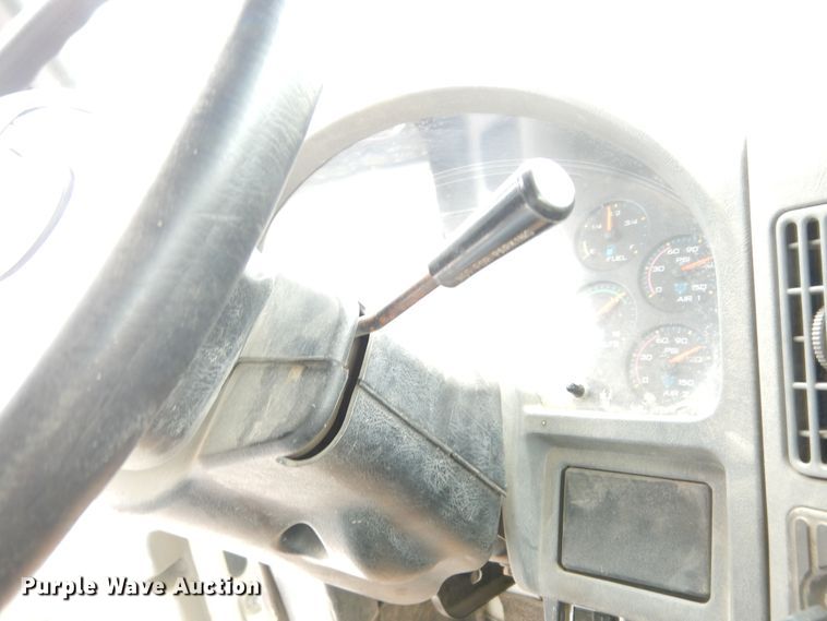 image for item DK1791 2005 International 4400  dump truck