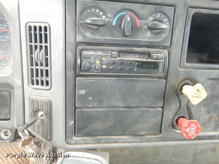 image for item DK1791 2005 International 4400  dump truck