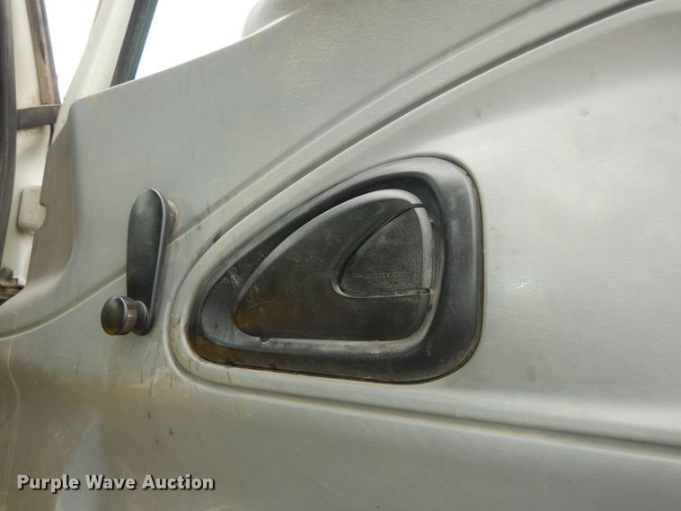 image for item DK1791 2005 International 4400  dump truck