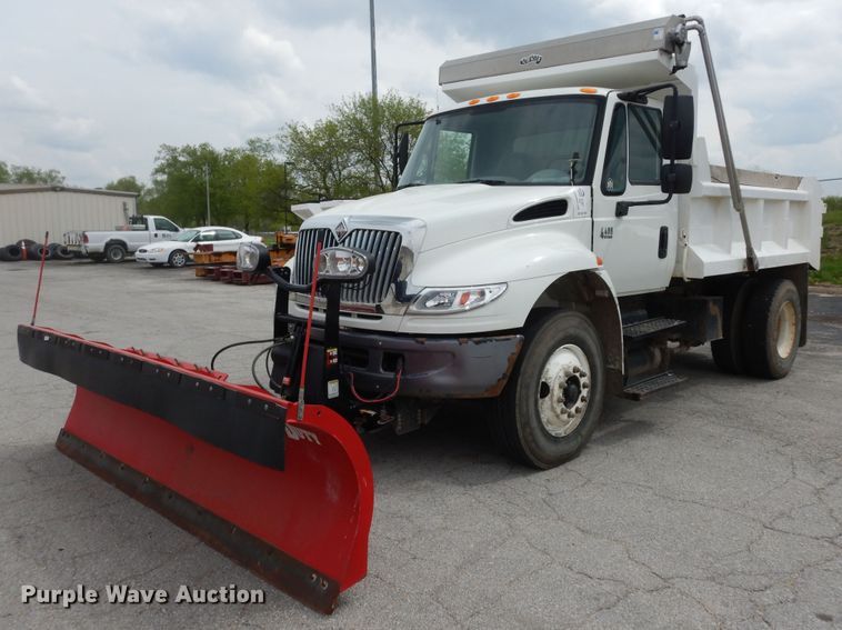 image for item DK1792 2005 International 4400  dump truck