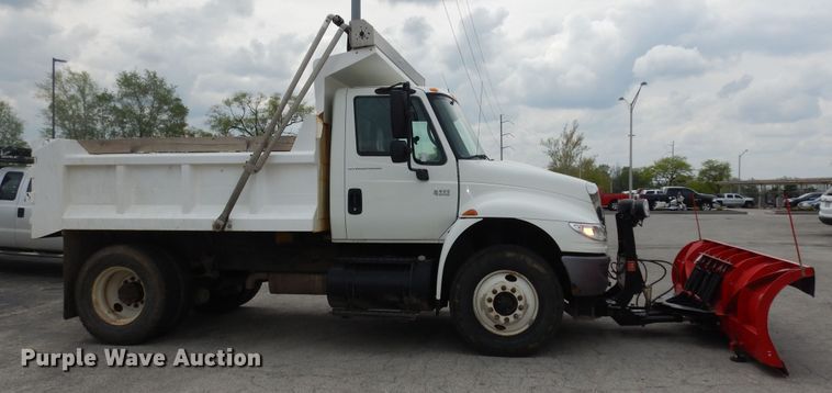 image for item DK1792 2005 International 4400  dump truck