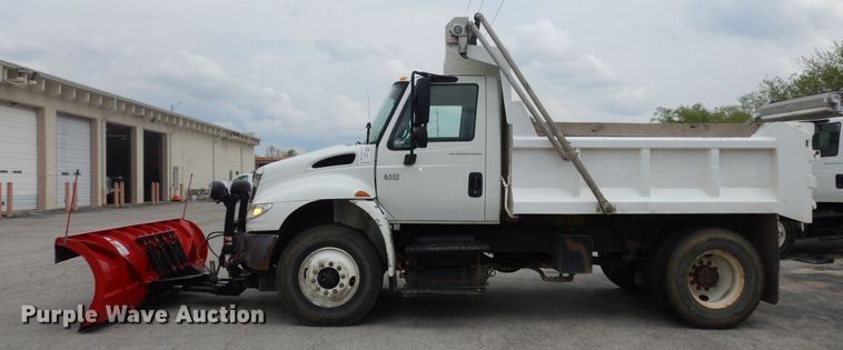 image for item DK1792 2005 International 4400  dump truck