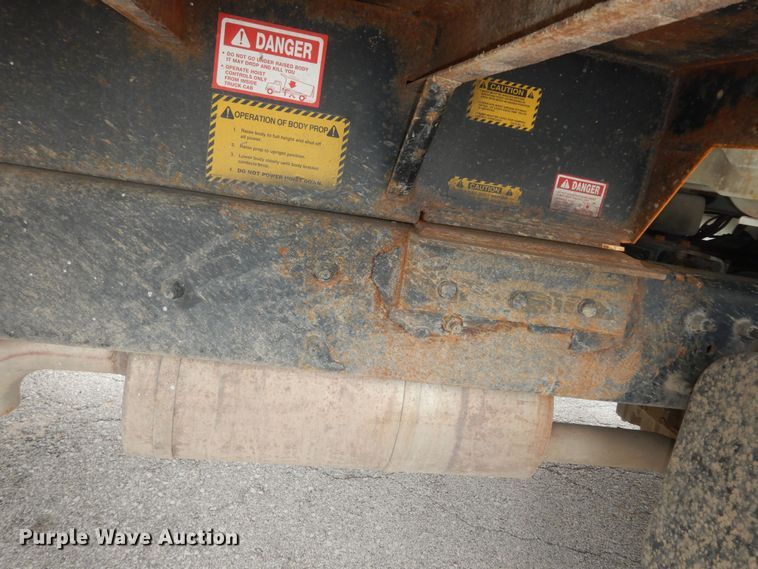 image for item DK1792 2005 International 4400  dump truck