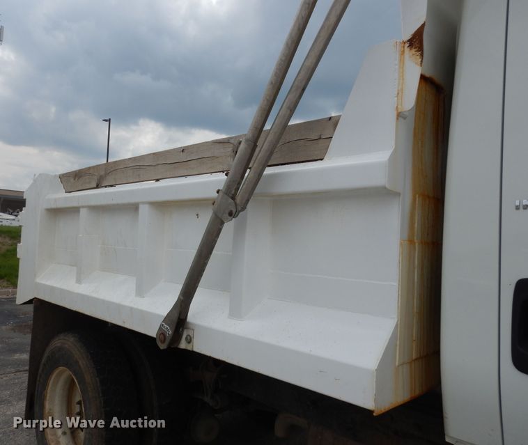 image for item DK1792 2005 International 4400  dump truck