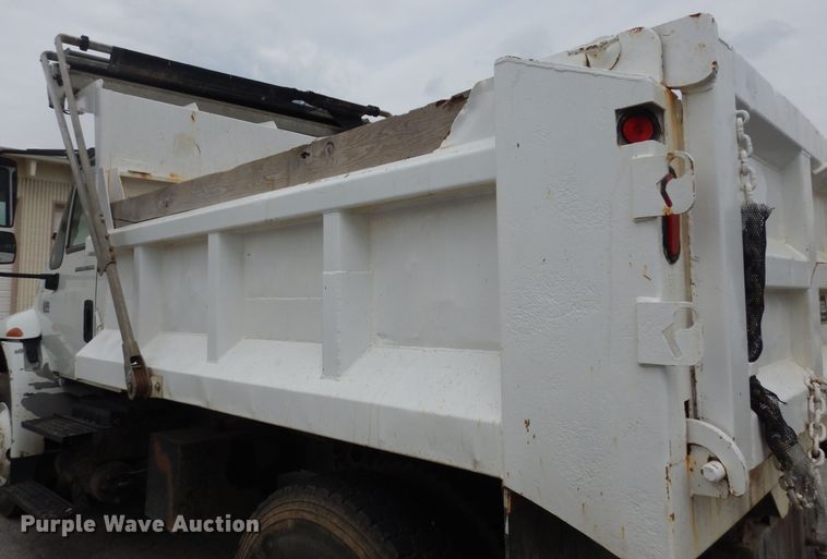 image for item DK1792 2005 International 4400  dump truck