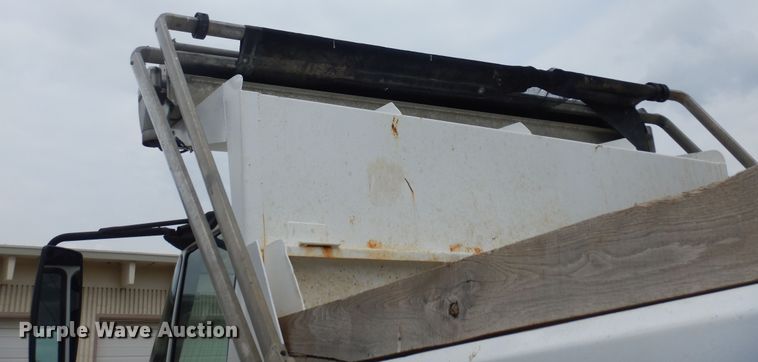 image for item DK1792 2005 International 4400  dump truck