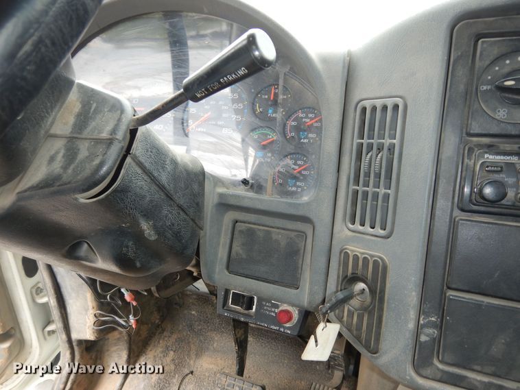 image for item DK1792 2005 International 4400  dump truck