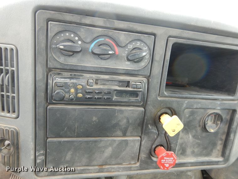 image for item DK1792 2005 International 4400  dump truck