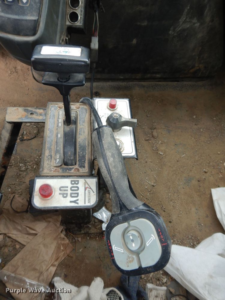 image for item DK1792 2005 International 4400  dump truck