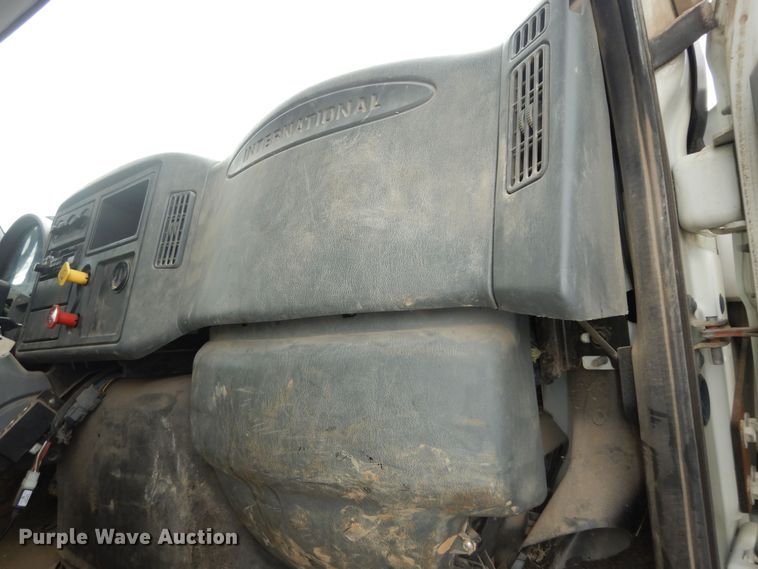 image for item DK1792 2005 International 4400  dump truck
