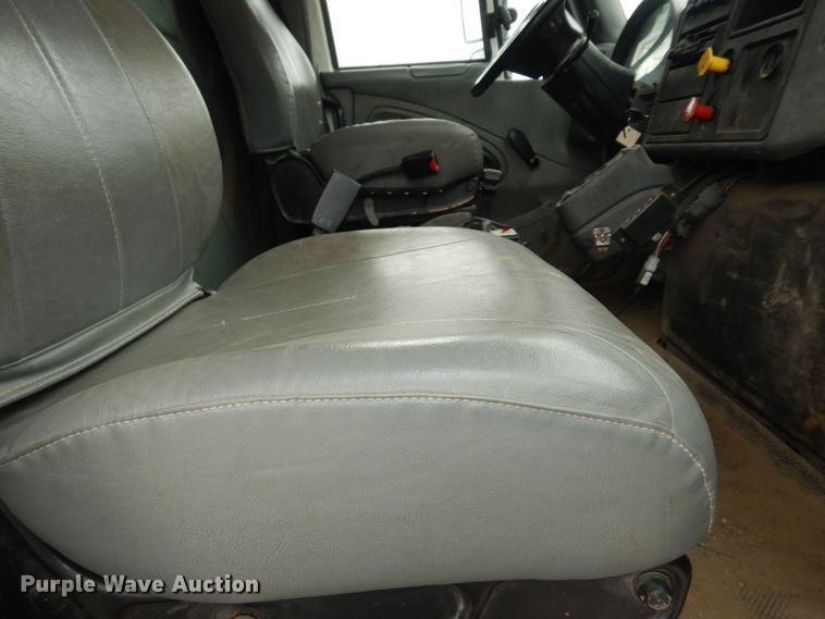 image for item DK1792 2005 International 4400  dump truck