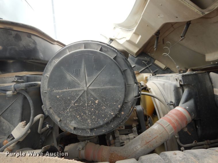 image for item DK1792 2005 International 4400  dump truck