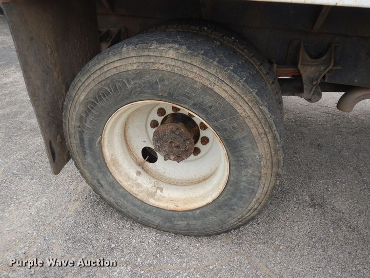 image for item DK1792 2005 International 4400  dump truck