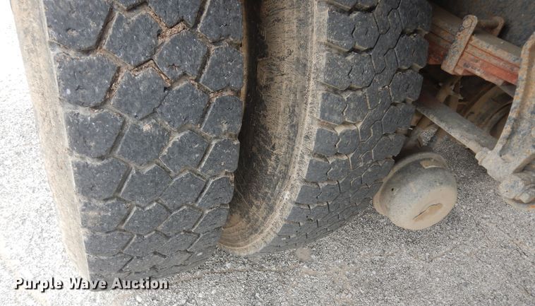 image for item DK1792 2005 International 4400  dump truck