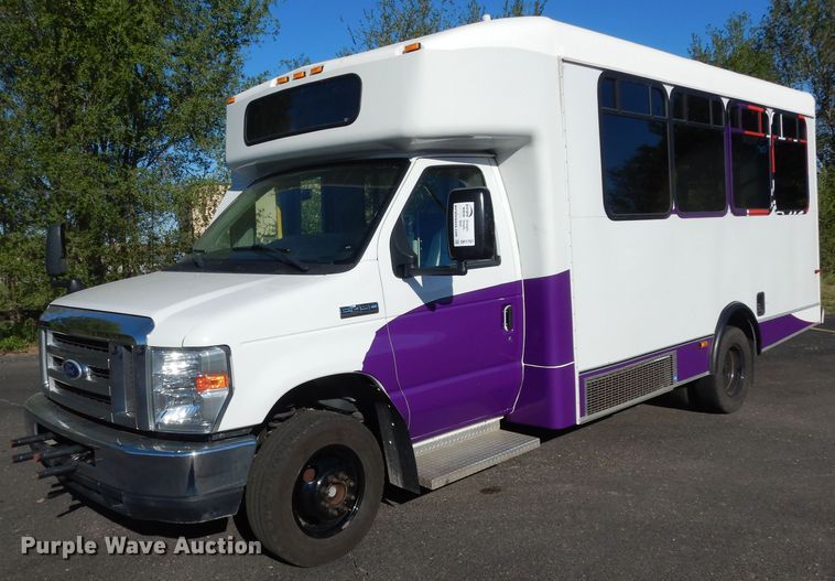image for item DK1797 2015 Ford E450 Super Duty  shuttle bus