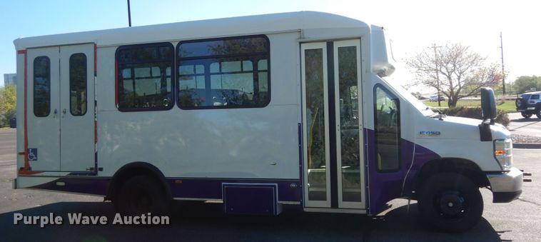 image for item DK1797 2015 Ford E450 Super Duty  shuttle bus