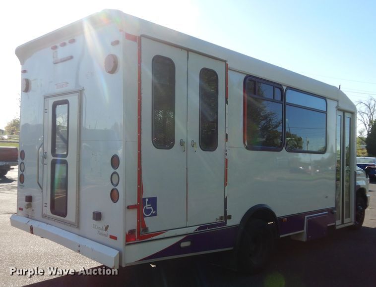 image for item DK1797 2015 Ford E450 Super Duty  shuttle bus