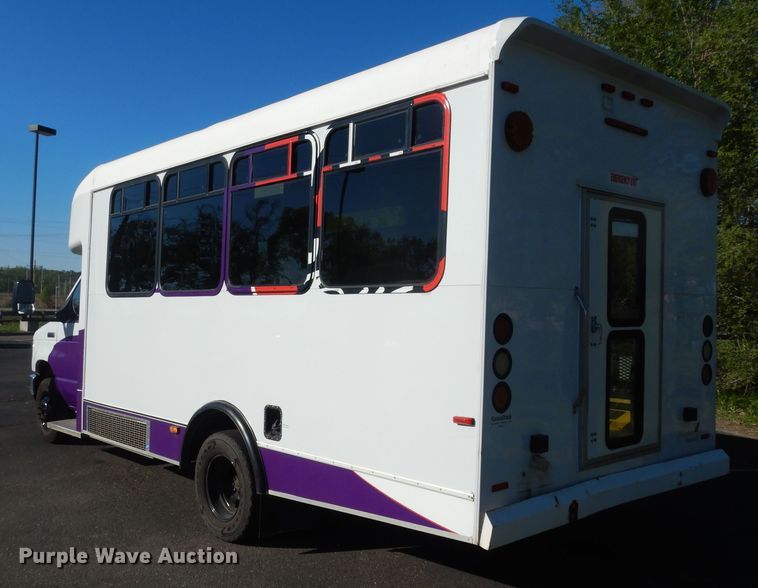 image for item DK1797 2015 Ford E450 Super Duty  shuttle bus