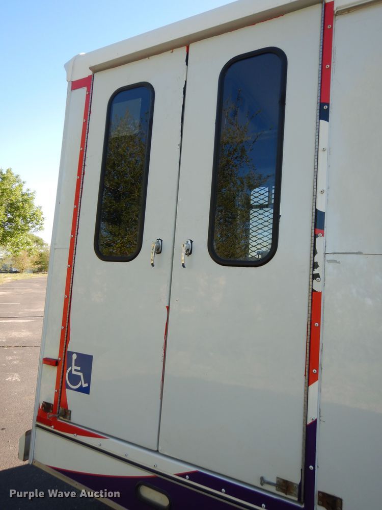 image for item DK1797 2015 Ford E450 Super Duty  shuttle bus