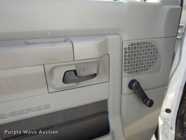 image for item DK1797 2015 Ford E450 Super Duty  shuttle bus