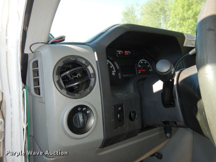 image for item DK1797 2015 Ford E450 Super Duty  shuttle bus