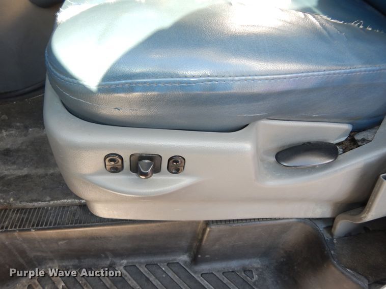 image for item DK1797 2015 Ford E450 Super Duty  shuttle bus