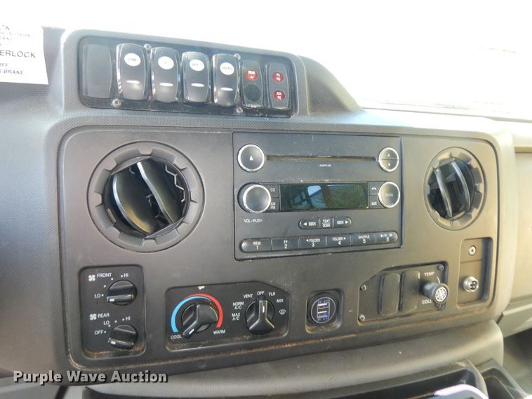 image for item DK1797 2015 Ford E450 Super Duty  shuttle bus