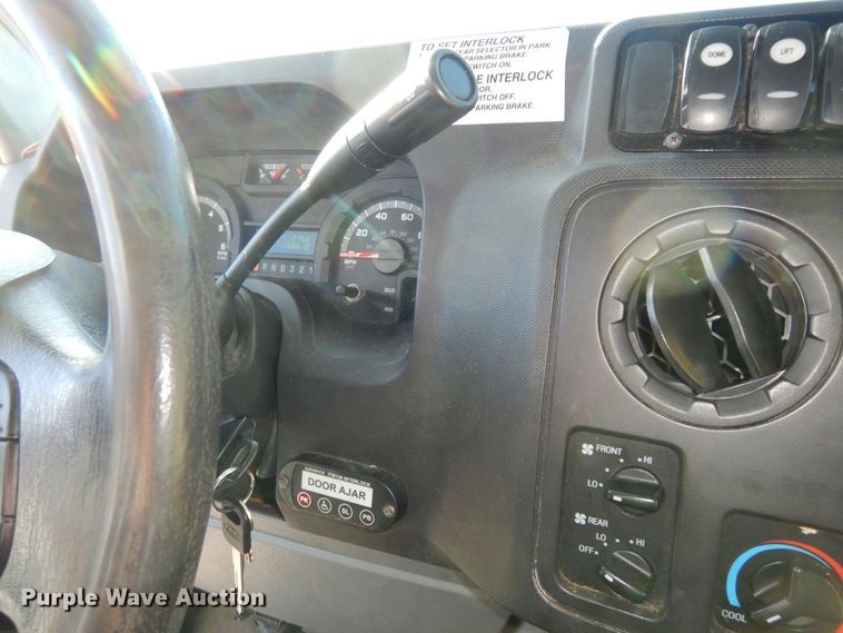 image for item DK1797 2015 Ford E450 Super Duty  shuttle bus