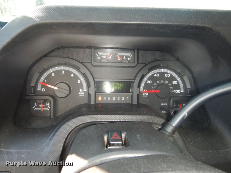 image for item DK1797 2015 Ford E450 Super Duty  shuttle bus