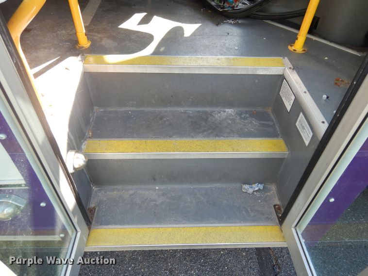 image for item DK1797 2015 Ford E450 Super Duty  shuttle bus