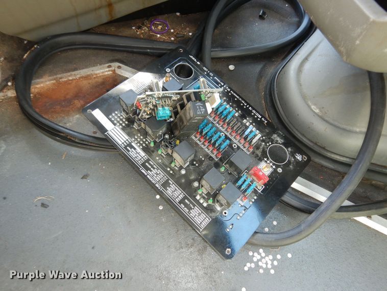 image for item DK1797 2015 Ford E450 Super Duty  shuttle bus