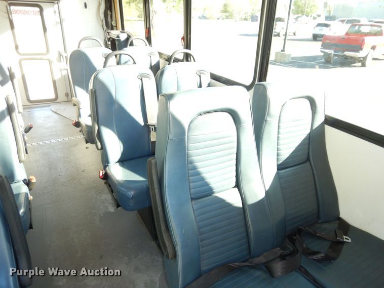 image for item DK1797 2015 Ford E450 Super Duty  shuttle bus