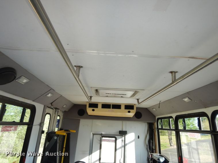 image for item DK1797 2015 Ford E450 Super Duty  shuttle bus