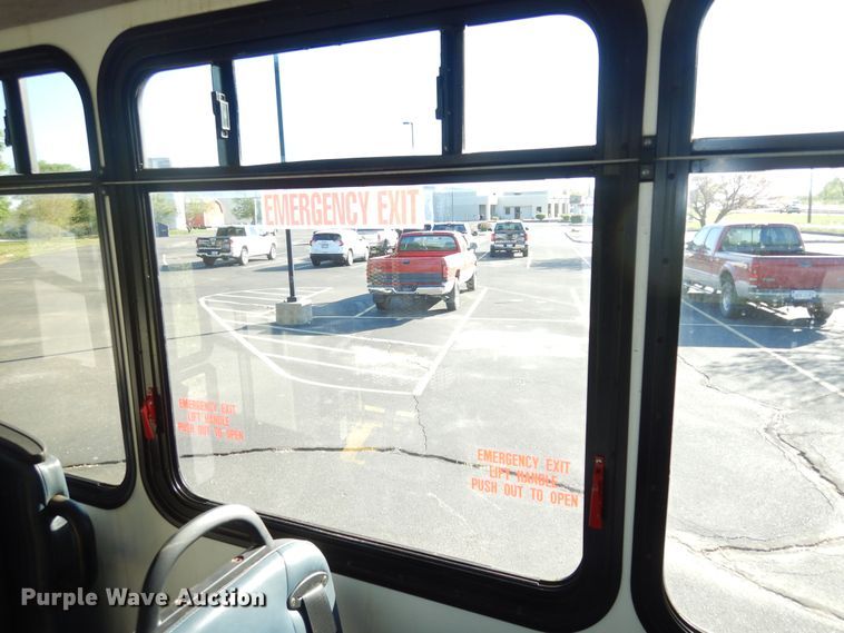 image for item DK1797 2015 Ford E450 Super Duty  shuttle bus