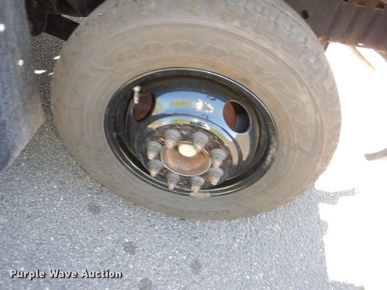 image for item DK1797 2015 Ford E450 Super Duty  shuttle bus