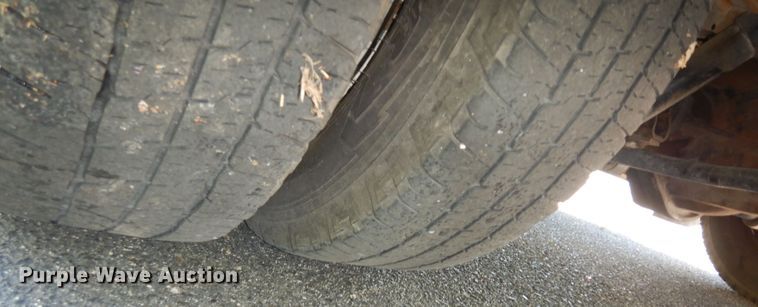 image for item DK1797 2015 Ford E450 Super Duty  shuttle bus