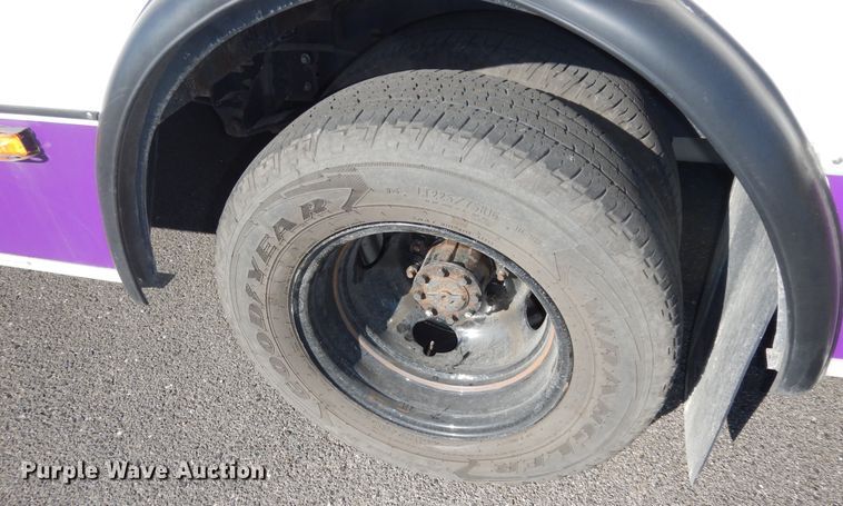 image for item DK1797 2015 Ford E450 Super Duty  shuttle bus