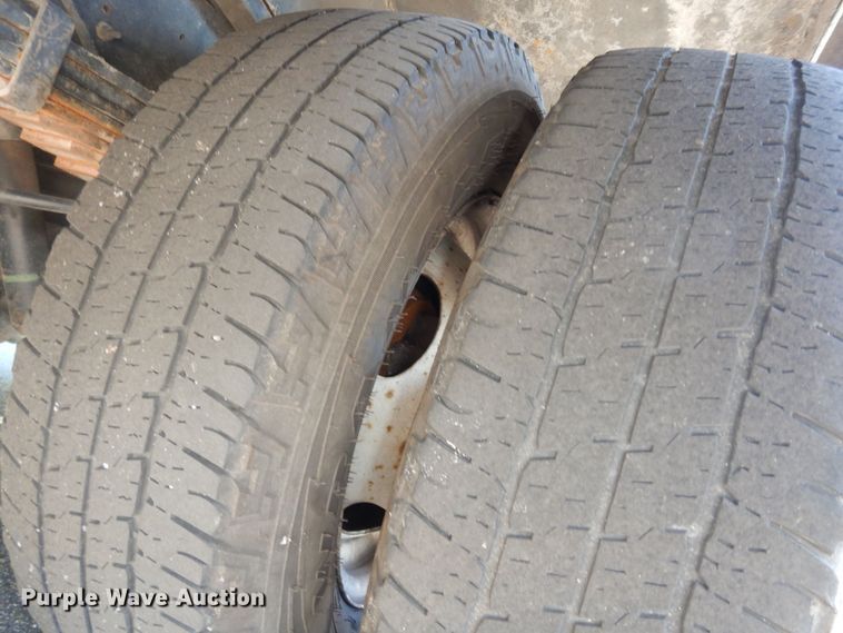 image for item DK1797 2015 Ford E450 Super Duty  shuttle bus