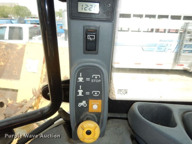 image for item DK1819 2001 New Holland TS110  MFWD tractor