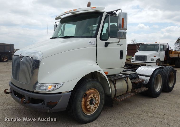 image for item DK1824 2008 International TranStar 8600  semi truck